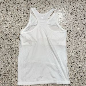 EUC Lululemon white ribbed tank 8 built in bra